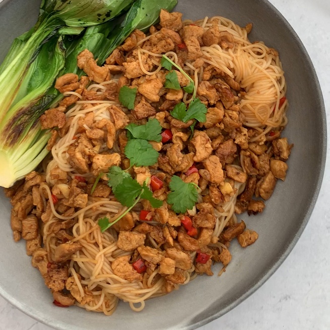 Vegan Mince Noodles with Garlic and Chilli