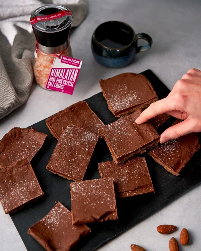 Who said eating protein had to be boring? With this chocolate protein fudge recipe you can indulge in a delicious sweet treat whilst reaching you protein goals 💪

Ingredients:
🍫8 tbsp almond butter
🍫5 tbsp maple syrup
🍫200g vegan dark chocolate, chopped
🍫60g vegan chocolate protein powder
🍫2 tsp vanilla extract
🍫Profusion Pink Himalayan Coarse Salt Mill

Method:
1. Line a baking tray with parchment paper.
2. Add the chopped chocolate to a heat-proof bowl. Set the bowl over a saucepan of simmering water to create a bain-marie, and stir while the chocolate melts. Remove the bowl from the heat.
3. In a separate bowl, combine the almond butter and the maple syrup and whisk until smooth. Add the melted chocolate and the vanilla extract, and mix until everything is evenly combined.
4. Add the protein powder and mix immediately. It will firm up, and should have a cookie dough texture.
5. Press the protein fudge into the baking tray. Smooth the top and place in the fridge to chill for at least 2 hours. Once chilled and firm, sprinkle the salt on top for a delightful sweet and salty contrast. Cut into squares and enjoy!

Save this post and share with someone who would love to try this recipe! 🙌

#proteinrecipe #chocolatefudge #plantbased #plantbasedprotein