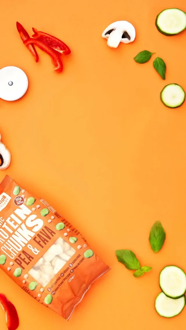 Watch as our delicious pea and fava protein chunks take this pizza to the next level! 🍕✨ Topping it off with flavour and fun, one little chunk at a time! Who knew healthy could be this tasty? 😋💚 Dive into a slice of goodness that’s not just good for you, but good for the planet too! 🌍💪 #PlantPowered #PizzaGoals #HealthyEating
