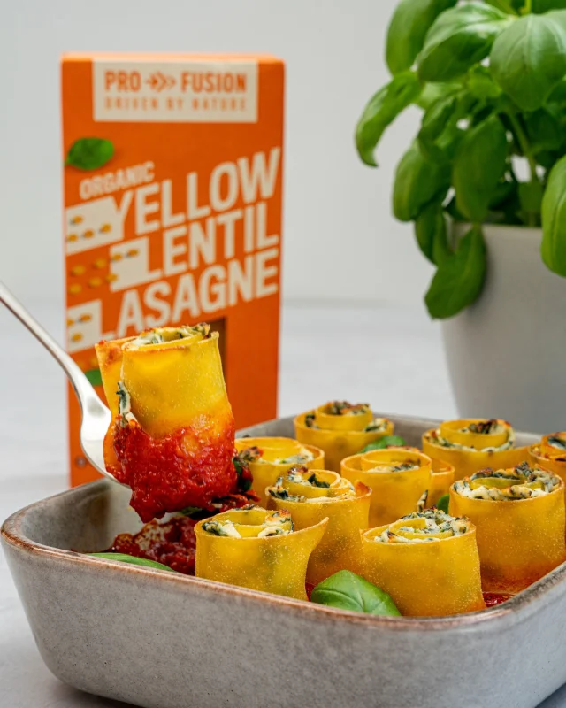 Who says lasagne sheets are just for the classic dish? 🤔 Roll with it! Our Yellow Lentil Lasagne Sheets are here to shake things up with these scrumptious spinach and ricotta roll-ups! 🥬🧀 Perfect for impressing dinner guests or just treating yourself to something deliciously different. 🍽️💛