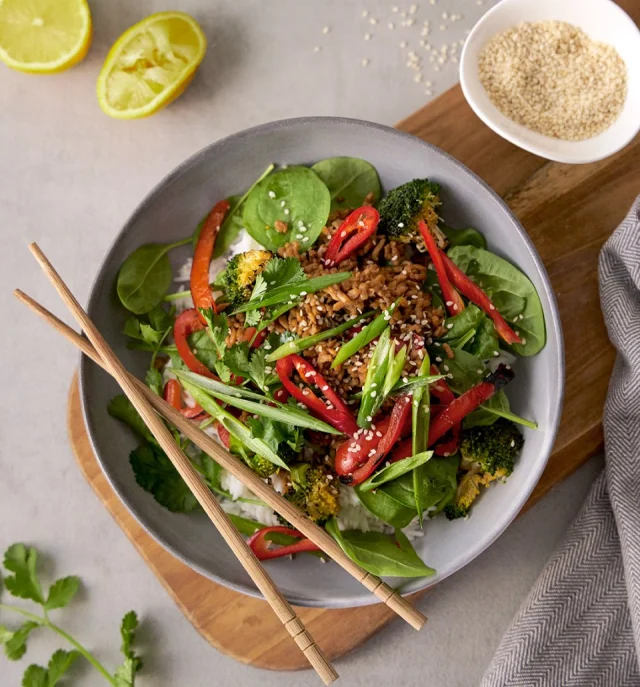 Beefin' up your dinner game with a twist! Using our Pea and Fava Shreds, who knew plant-based could taste this good? 🥦🌱🥗

🌱 Spinach
🌱 Broccoli
🌱 Spring onions
🌱 Coriander
🌱 Fresh red chilli
🌱 Shredded pepper
🌱 600g Profusion Protein Shreds
🌱 250g white rice

For marinade:
🌱 2 tbsp agave syrup
🌱 4 tbsp soy sauce
🌱 2 tsp sesame oil
🌱 1 tbsp sriracha
🌱 2 garlic cloves
🌱 1 tbsp minced ginger

1. Heat a pan of water and wait to boil, once boiled, place rice into the pan to cook for 15 mins, or until cooked, then place aside.
2. Fry broccoli, spinach, spring onion, coriander, red chilli and peppers in a pan with a dash of water.
3. Add a dash of soy sauce to the veggies, then set aside.
4. Rehydrate your protein shreds by soaking in water for 15 minutes.
5. Mix up your marinade seasonings.
6. Pour the marinade over the protein shreds and mix well.
7. Saute the marinated protein shreds in a pan until golden brown.
8. Place your rice into a bowl and assemble the bowls with the protein shreds, vegetables and your choice of toppings.
9. Enjoy a flavourful and protein-packed plant-based meal!

#PlantBased #Organic #Protein